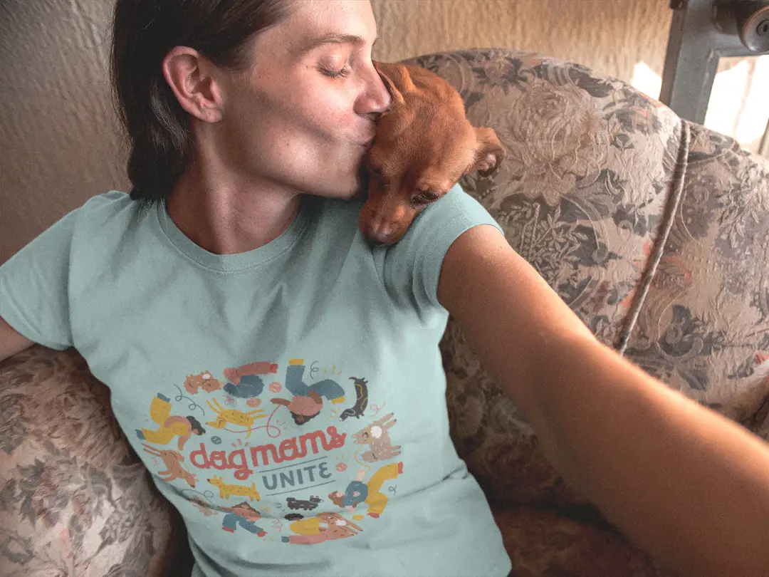 Dog Moms Unite to help pet food banks